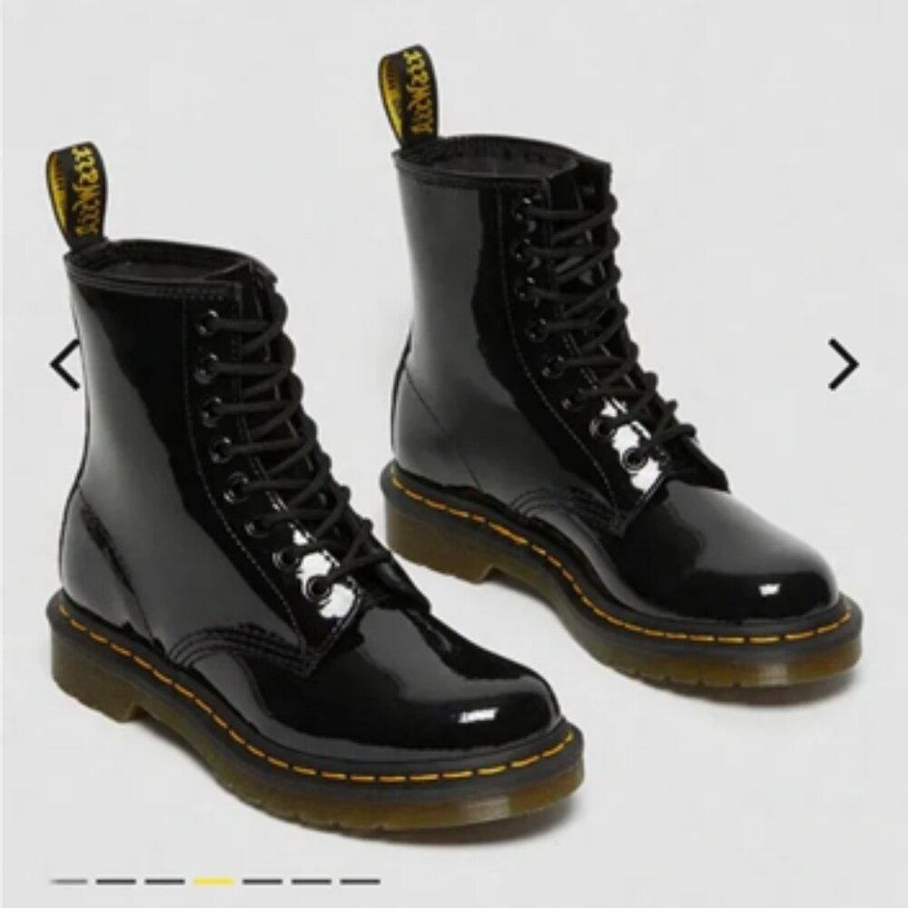 EUC Dr Marten 1460 WOMEN'S PATENT LEATHER LACE UP BOOTS